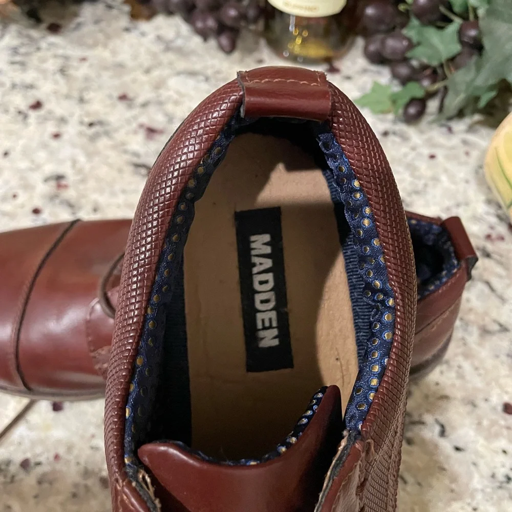 MADDEN Men SZ:8.5 Classic Brown Leather Oxfords Gently worn lace up Comfort Wear